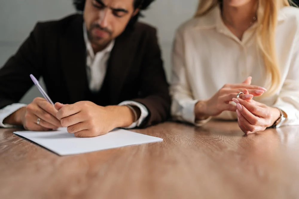 Abogados de divorcio: enfrentando la infelicidad matrimonial juntos