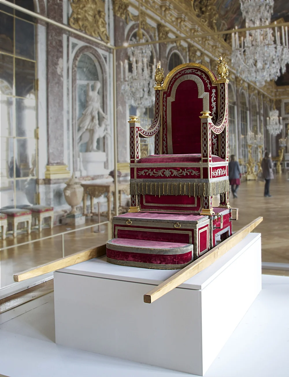 Asesoría legal para la compra de la silla de oro papal