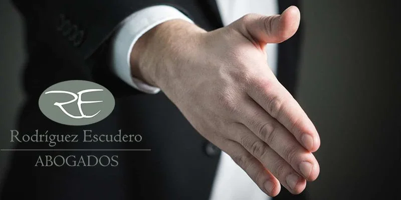 Entiende cómo el título de un abogado impacta tu caso