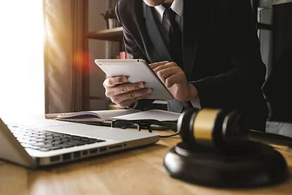 Invertir en abogados expertos: costos de juicios mercantiles