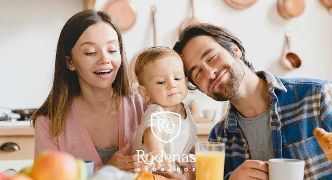 Adopción infantil en España: costos y trámites con abogados