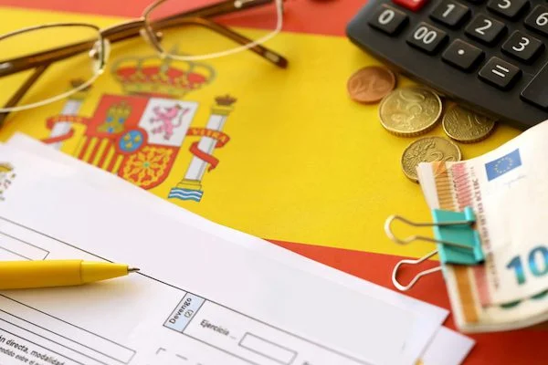 Multa por ilegalidad en España: leyes y consejos prácticos