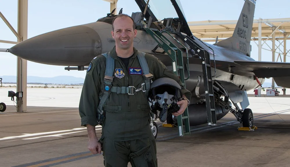 Trayectoria de un piloto aviador militar hacia la abogacía