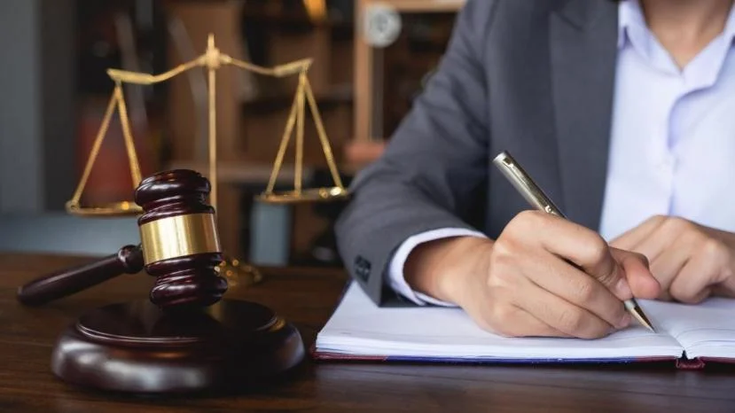 Abogado colaborador: guía completa sobre su función legal