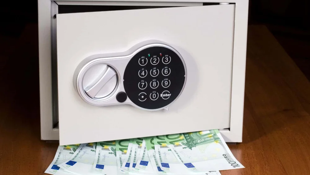 ¿Cómo puede Hacienda rastrear dinero oculto en casa? Asesoría legal