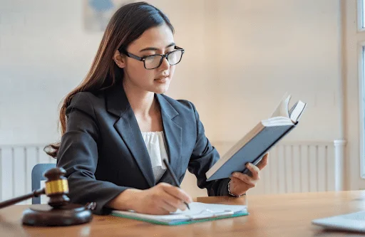 Oportunidades laborales para abogados: cómo destacar en el mercado