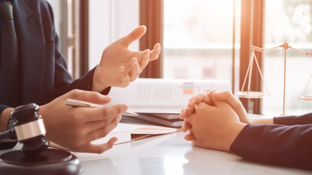Comunicación efectiva con un notario: consejos de abogados