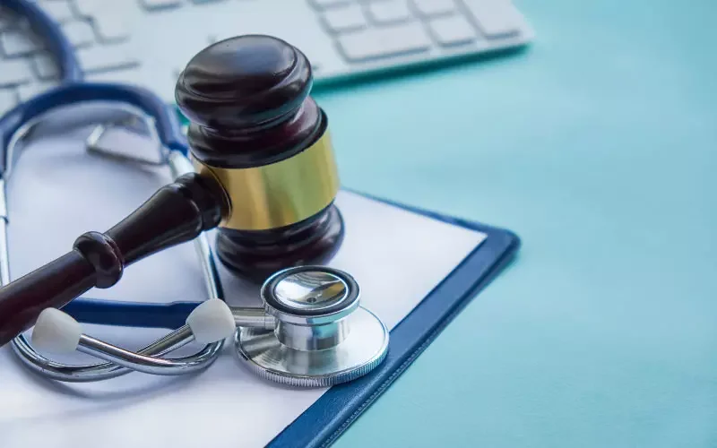 Delitos médicos: guía imprescindible para abogados y expertos