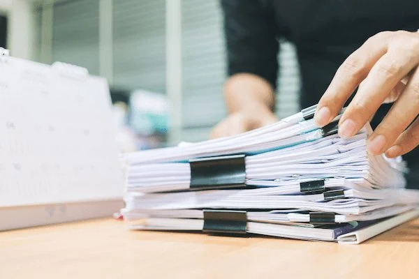 Implicaciones legales de falsear tu estado civil: información esencial