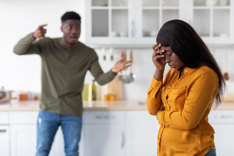 Cómo actuar legalmente si tu pareja no sale del hogar