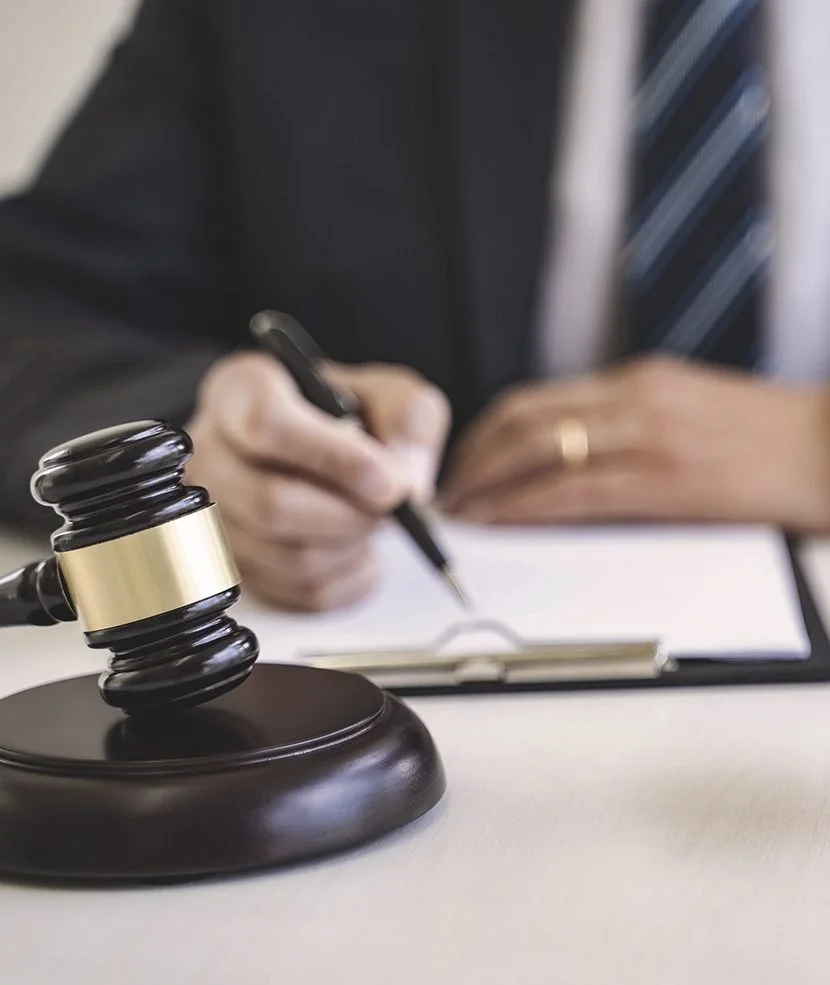 Reclamaciones legales por desperfectos comunitarios: abogados expertos