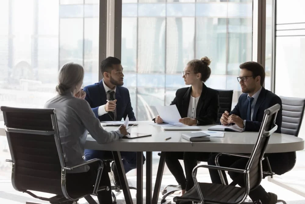 Cómo denominar correctamente a un grupo de abogados