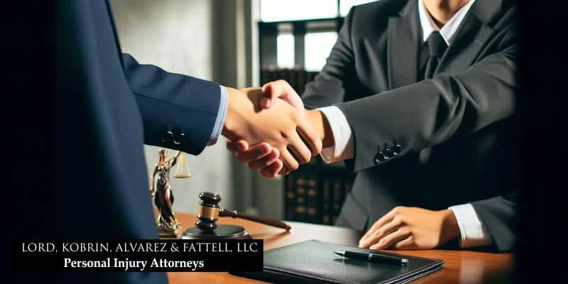 Cómo saludar adecuadamente a un tribunal: consejos de abogados