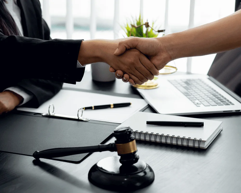 Enfrenta los asuntos penales con nuestros abogados especializados
