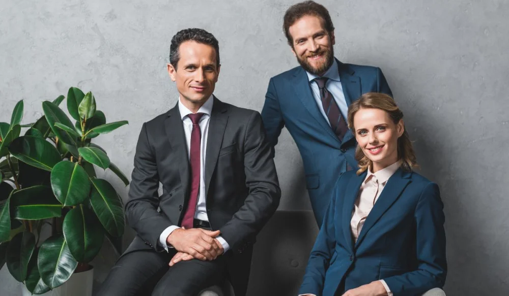Estilo profesional para abogados jóvenes: vestir con elegancia