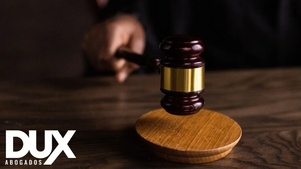 Testigo falso en el derecho: información esencial que debes conocer