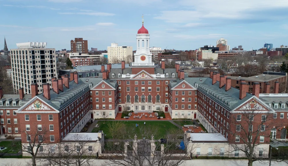 Costo de estudiar leyes en Harvardla universidad de élite