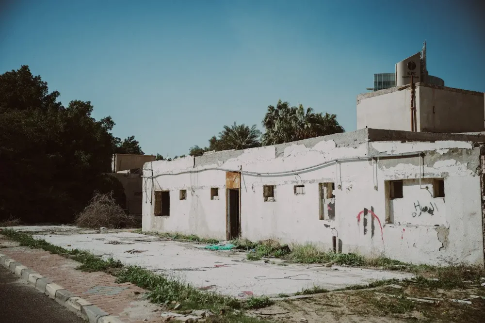 Guía legal para adquirir propiedades abandonadas con abogados expertos