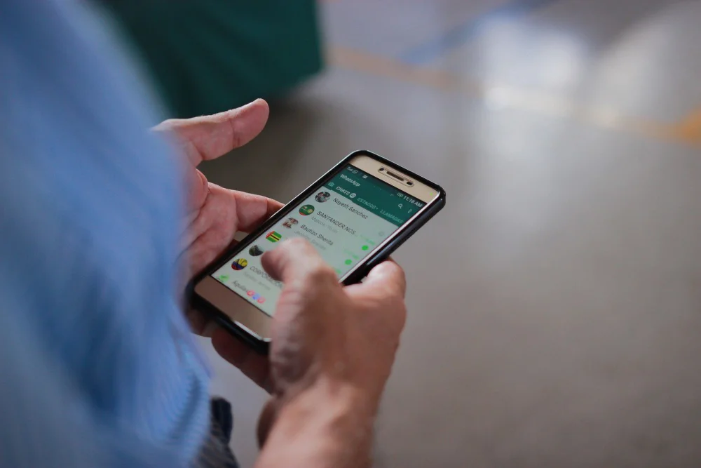Penalizaciones por hackear WhatsApp: guía de abogados expertos