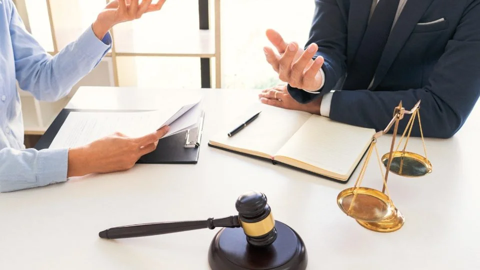 Consecuencias legales de la falta de asistencia al juicio