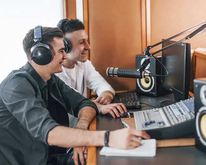 Horario ideal para locutores en el ámbito legal