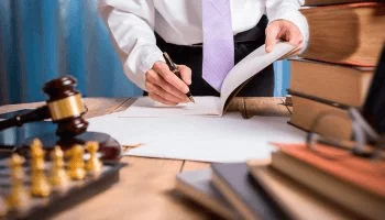Prioridades legales en la reparación de daños: Abogados te informan