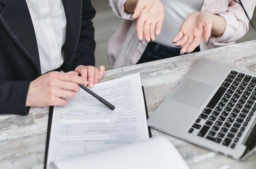 Verifica si tu nombre está en uso con abogados expertos