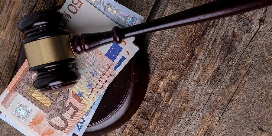 Abogados: entiende el máximo de multas diarias que enfrentas