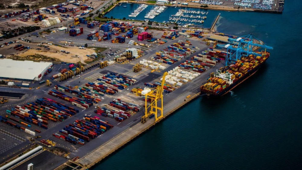 Claves legales esenciales para trabajar en el puerto marítimo