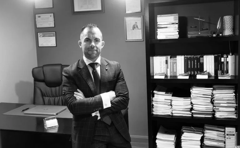 Evaluación del costo diario en prisión con abogados expertos