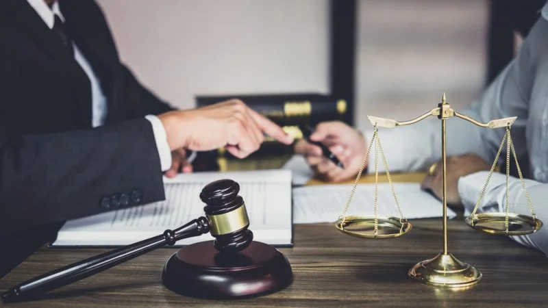 Roles y responsabilidades de un abogado en firmas legales