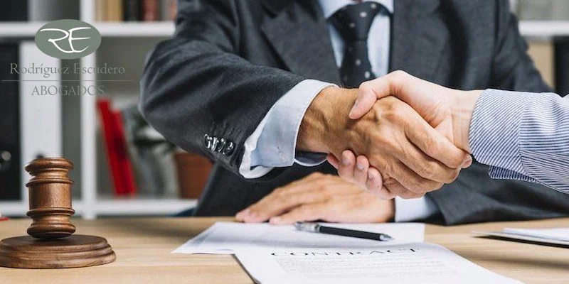 Consigue el mejor precio en seguros con abogados asequibles