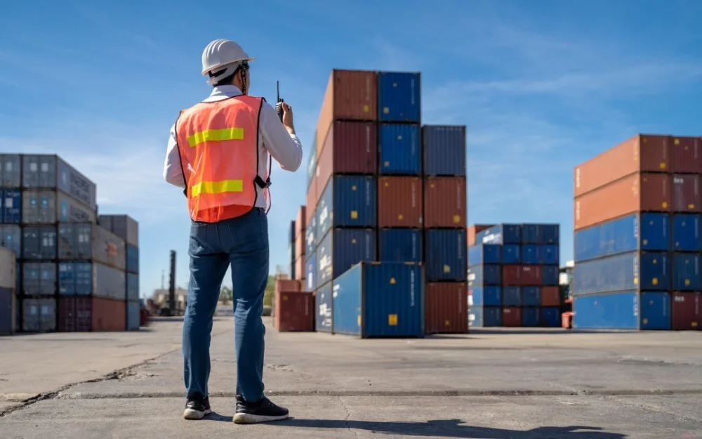 Oportunidades laborales legales para ingenieros marítimos en empresas