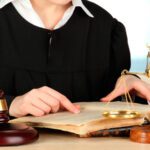 Cuándo acudir al contencioso administrativo: guía de abogados expertos