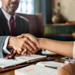 Determina tu lugar en la alta sociedad con abogados expertos