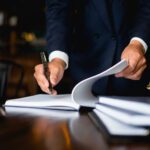 Funciones y servicios esenciales de los abogados notarios