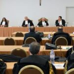 Identifica el principal contribuyente económico del Vaticano con abogados