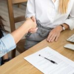 Oportunidades laborales en Derecho: opciones accesibles y bien remuneradas
