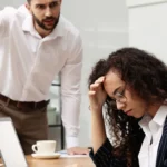 Pruebas clave para denunciar acoso laboral: asesoría legal experta