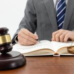 Razones legales para demandar a una empresa: asesoría de abogados expertos